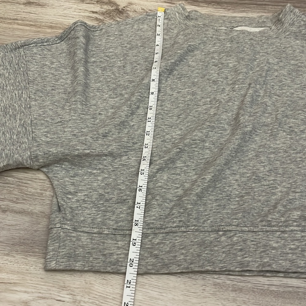 LOVE by Gap Gray 3/4” Sleeve Crop Soft Stretchy Sweatshirt Size Large - Picture 9 of 13